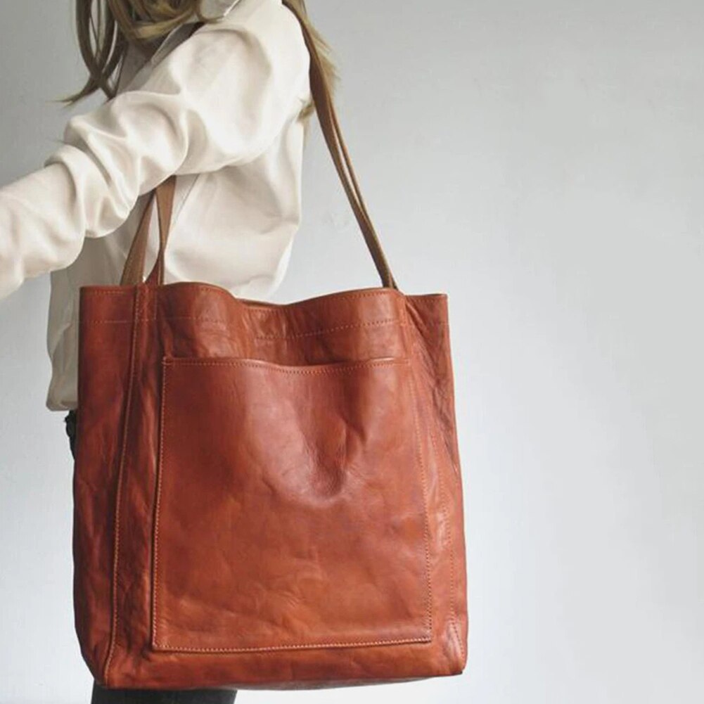An elegant and practical shoulder bag