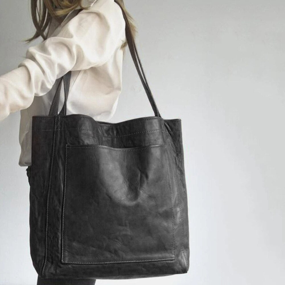 An elegant and practical shoulder bag