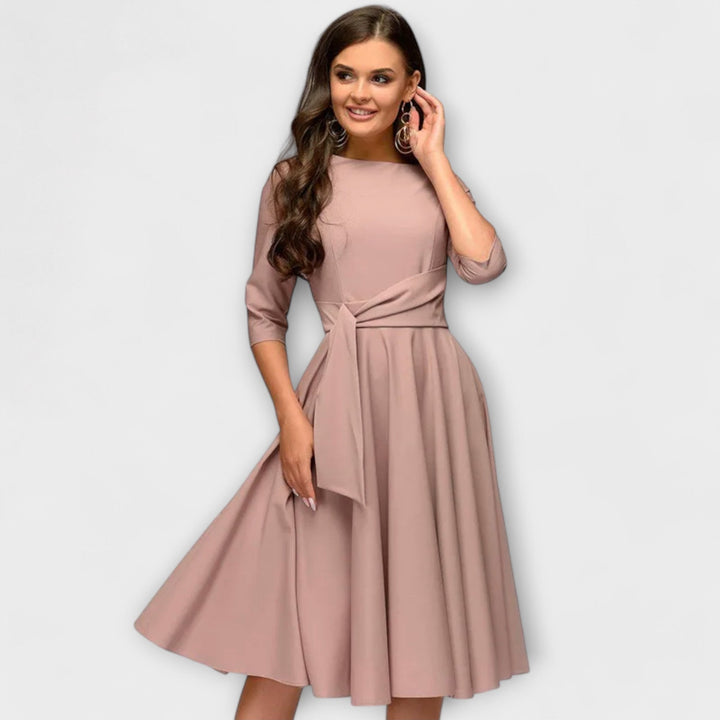 Elegancka sukienka w stylu swing